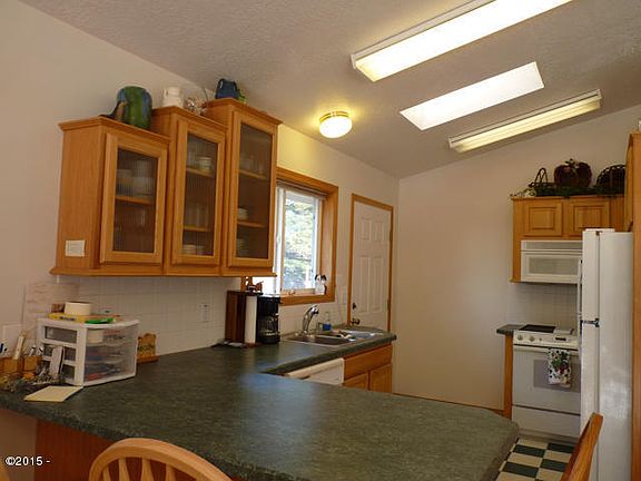 5th image of 687 NW Estate Dr