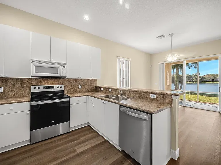 3 bed, 1822 sqft, $4,200 — Photo 4