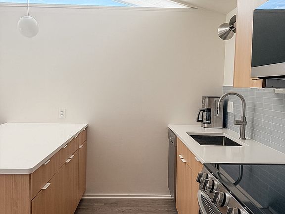 3rd image of 4438 Fairway Dr #4