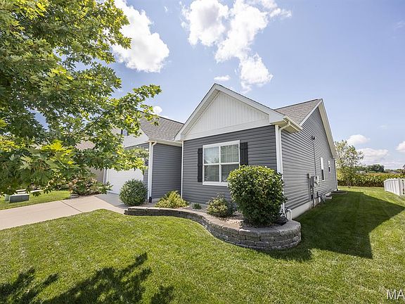 3rd image of 861 Bluff Ridge Ln