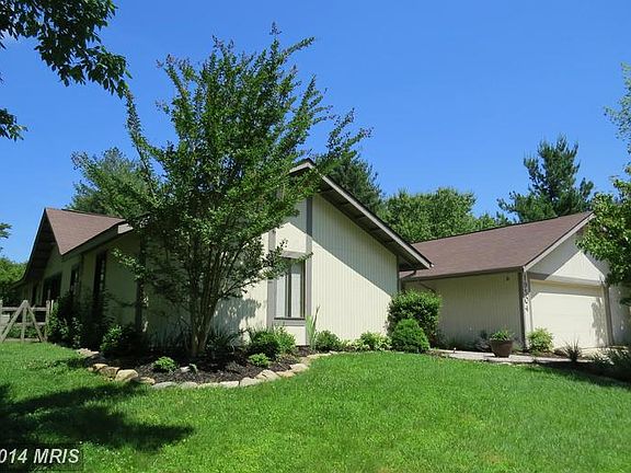 2nd image of 19504 Desmet Pl