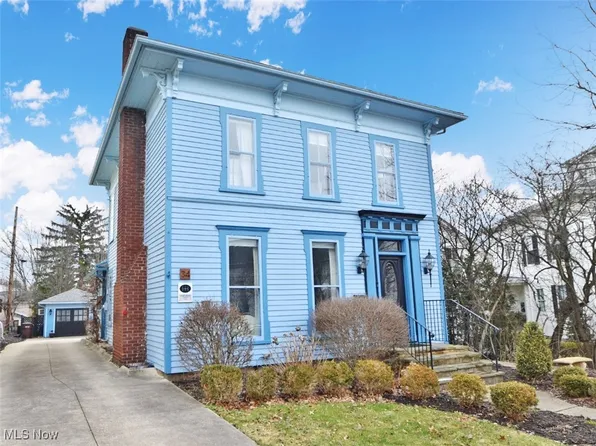 34 Aurora St, Hudson, OH 44236