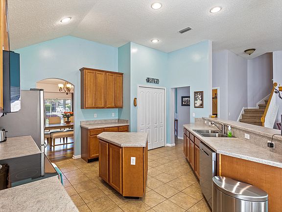 5th image of 3439 Laurel Leaf Dr