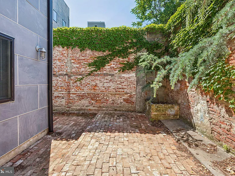 2028 E Fletcher St #1 — Photo 32