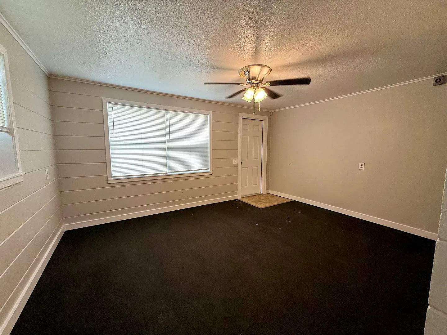 Amazing Location & Great Value! Beautifully Updated 2-Bedroom Home With 2-Car Garage Lawn Care In... — Photo 3
