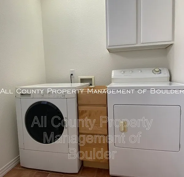 519 Sierra Ave — Photo 13