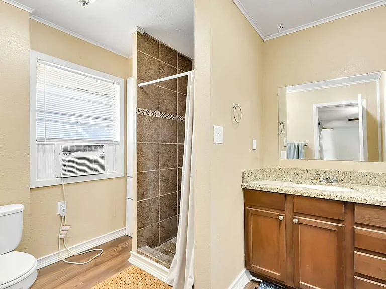 520 Helena St — Photo 14