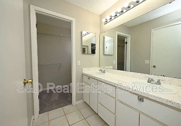 1808 Village Ct — Photo 23
