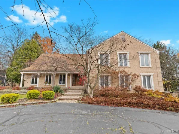 1257 Hickory Hill Dr, Rochester Hills, MI 48309