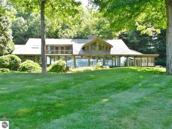 7200 Peninsula Dr, Traverse City, MI 49686