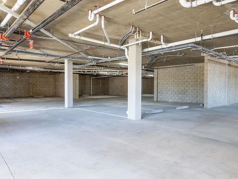 Backhouse Apartments — Photo 41