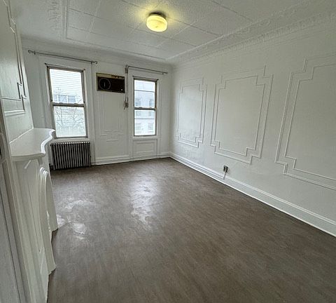 2nd image of 530 Graham Ave #3R