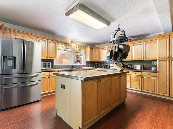 3rd image of 13 Brookside Lane