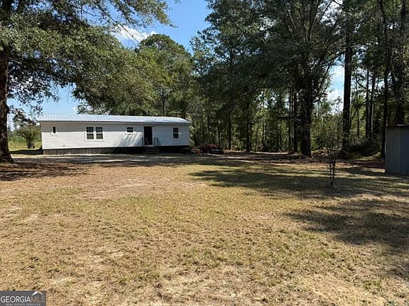 3rd image of 2635 Victoria Rd