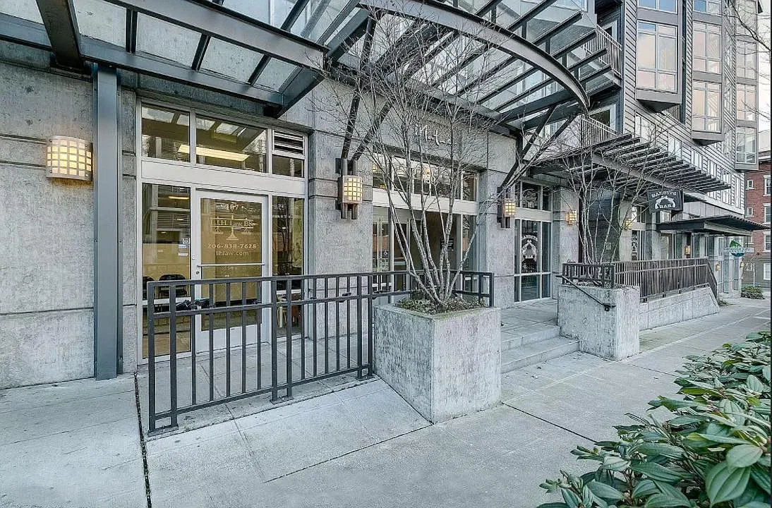 1 bed, 1.5 bath, 815 sqft, $2,400 — Photo 1