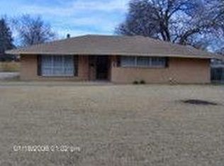 905 E 9th St, Bonham, TX 75418