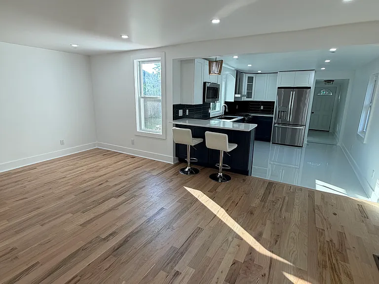 227 N Railroad Ave — Photo 3