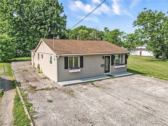 4th image of 10861 Mahoning Ave