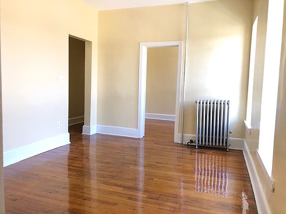2nd image of 210 Hawthorne St #4