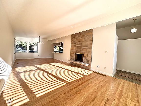 5th image of 12703 39th Ave NE