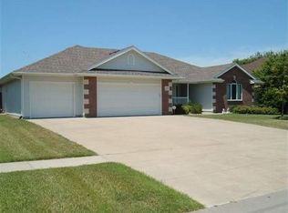 2509 SW Chauncey Dr, Topeka, KS 66614