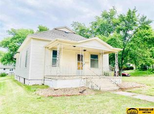 723 8th St, Fairbury, NE 68352
