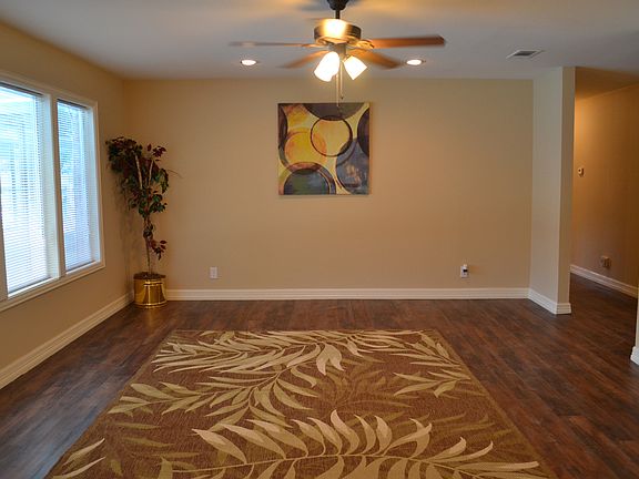 3rd image of 511 Sherwood Dr