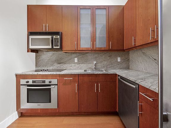 3rd image of 80 John St APT 8D