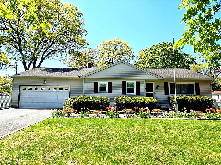 2758 N Cedar Ave — Photo 2