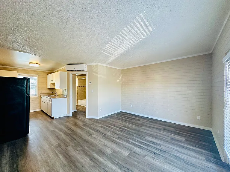 Bel Air Apartments — Photo 18