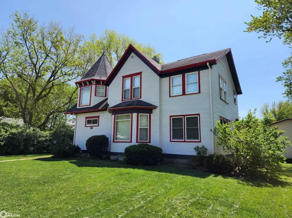 809 2nd Ave N, Clear Lake, IA 50428