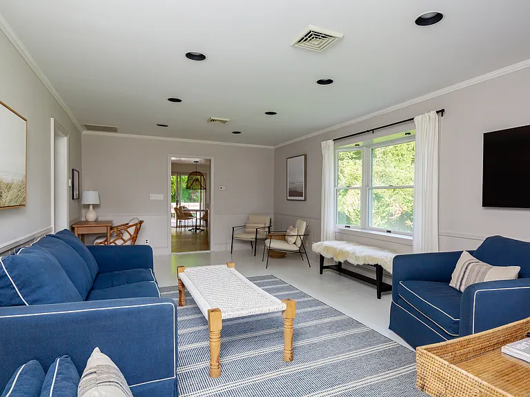 15 Maidstone Ave — Photo 2