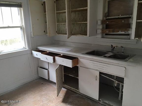 5th image of 1347 Powers Ave NW