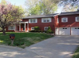 8104 Walnut Cir, Omaha, NE 68124