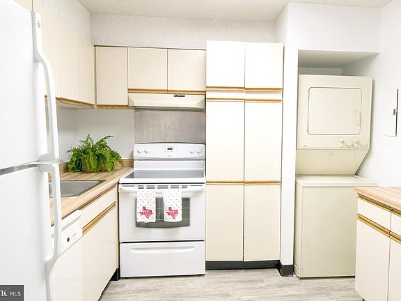 2nd image of 3800 Powell Ln APT 418