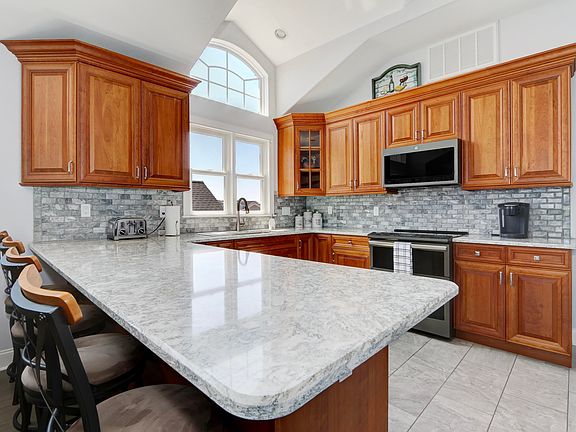 3rd image of 233 54th St E #Sea