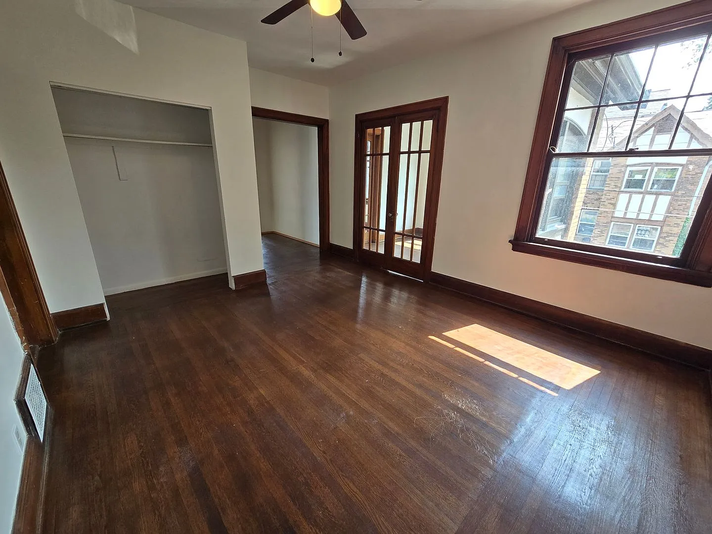 3745 Saint Lawrence Ave — Photo 3