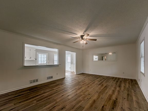 4th image of 128 Hunters Ln
