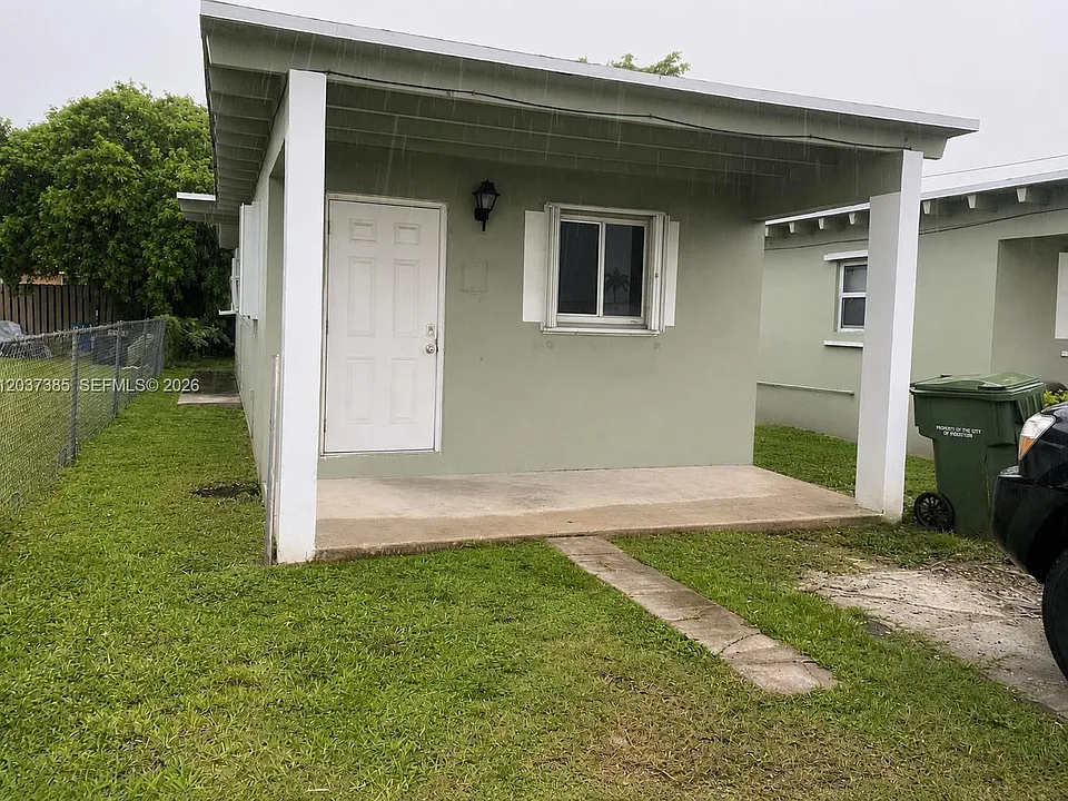 614 SW 10th Ave #2