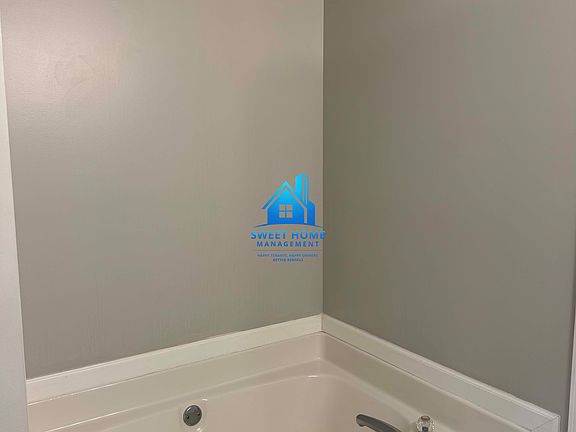 3rd image of 3588 Woodland Dr