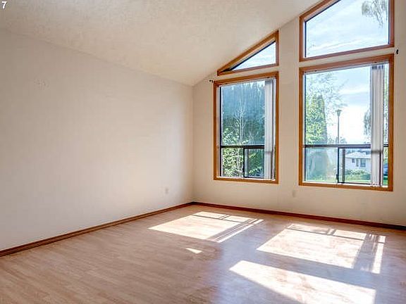 4th image of 3925 South Cir