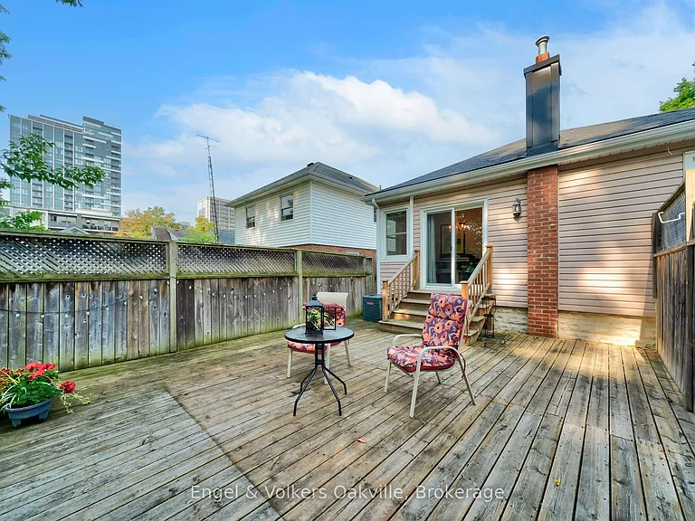 1354 Ontario St — Photo 22