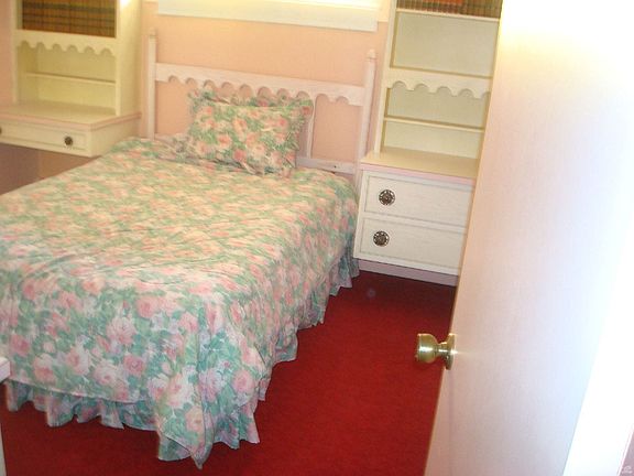 411 N. LEHIGH ST. bed 3 built in furn.