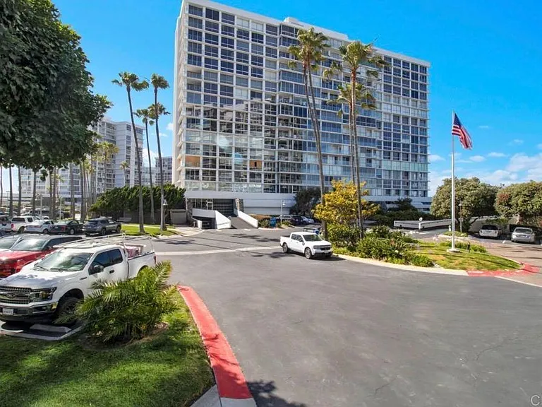 1810 Avenida Del Mundo #1101 — Photo 32