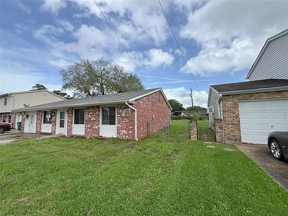2nd image of 885 Oakwood Dr