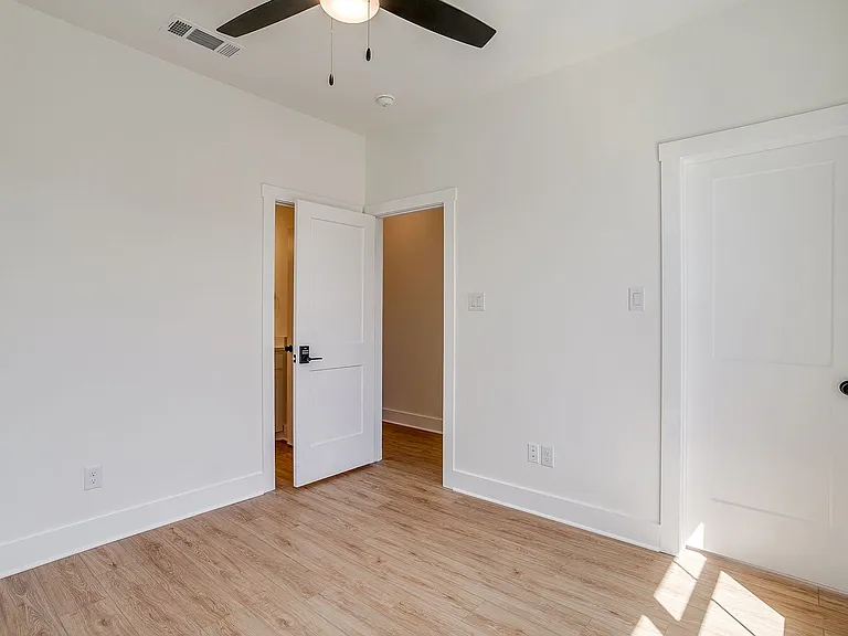 2320 Benbrook Blvd — Photo 39