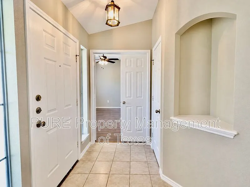 3 bed, 2.0 bath, 1639 sqft, $1,995 — Photo 4