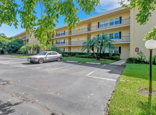 1085 Forest Lakes Dr APT 109, Naples, FL 34105