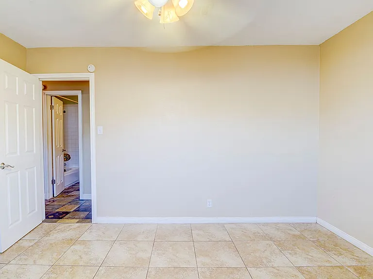3990 Syracuse Dr — Photo 34