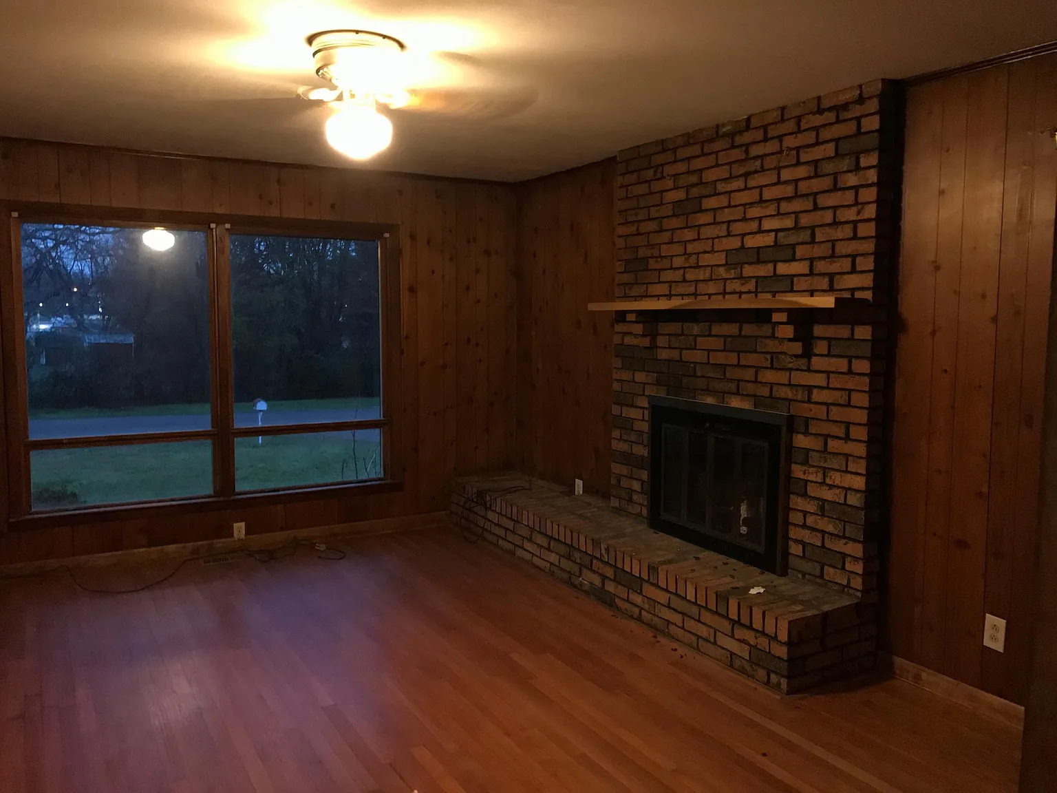 3 bed, 1.5 bath, 1409 sqft, $1,600 — Photo 2
